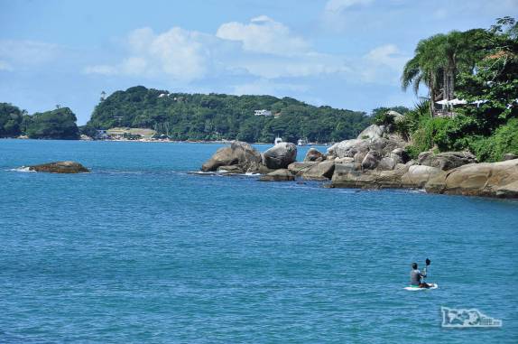 Caiaque na praia de Bombas, em Bombinhas, litoral de Santa Catarina